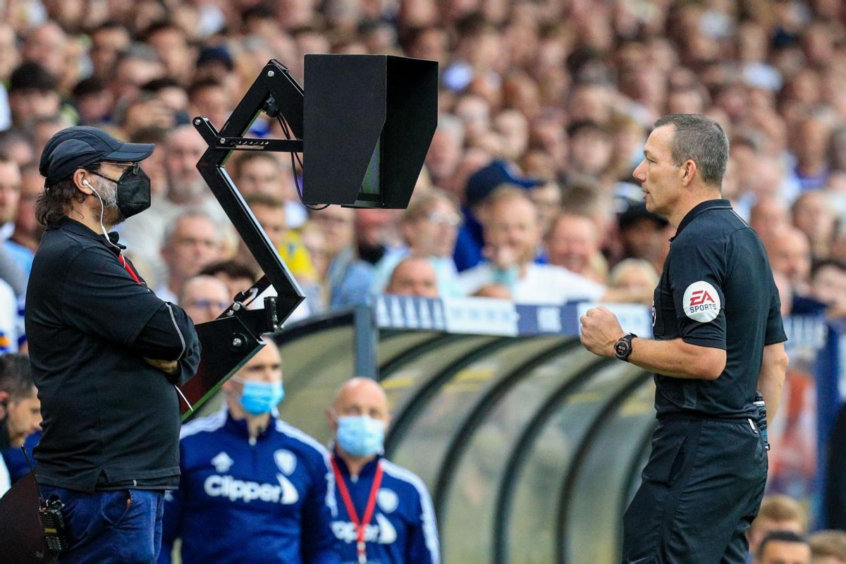 包含风云突变上海久事转会期更衣室发声，法甲版图或变，管理层满意，球队文化再被提及的词条